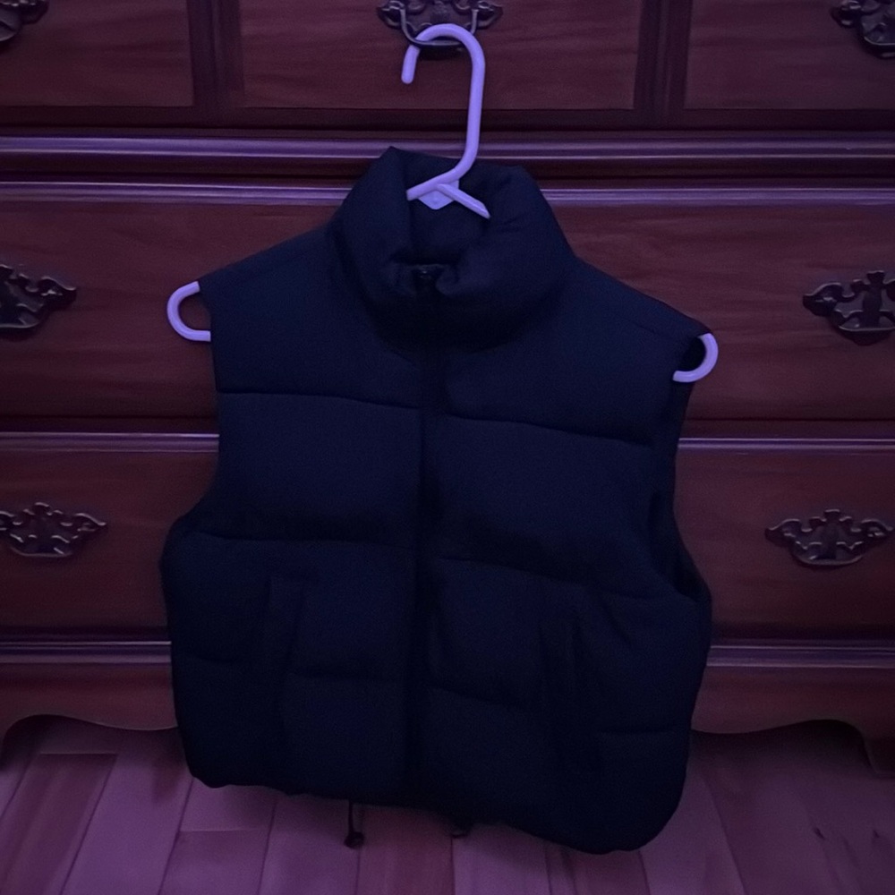 Black no boundaries vest lightly used once or twice